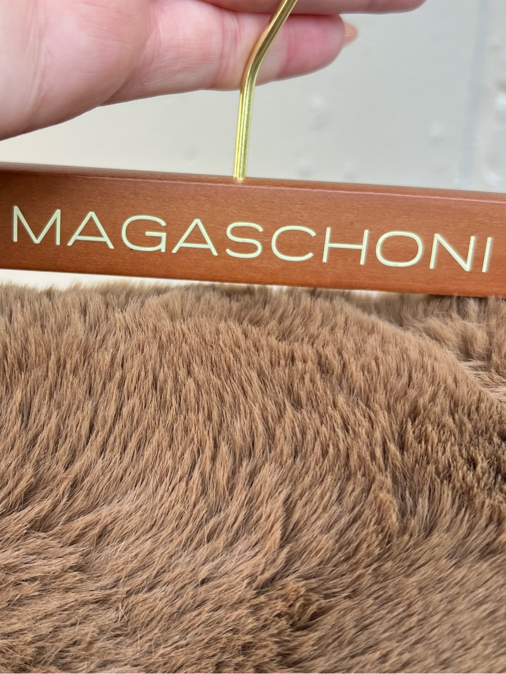 π Magaschoni Brown Faux Fur Throw Blanket Luxe Soft Chestnut Winter Holiday Gift - Picture 5 of 14